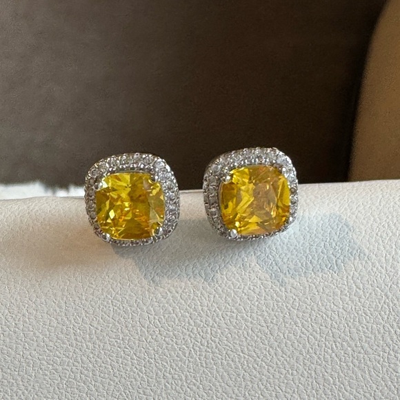 New Yellow Diamond CZ Cushion Square Stud Earrings NWT bridal - Picture 4 of 7